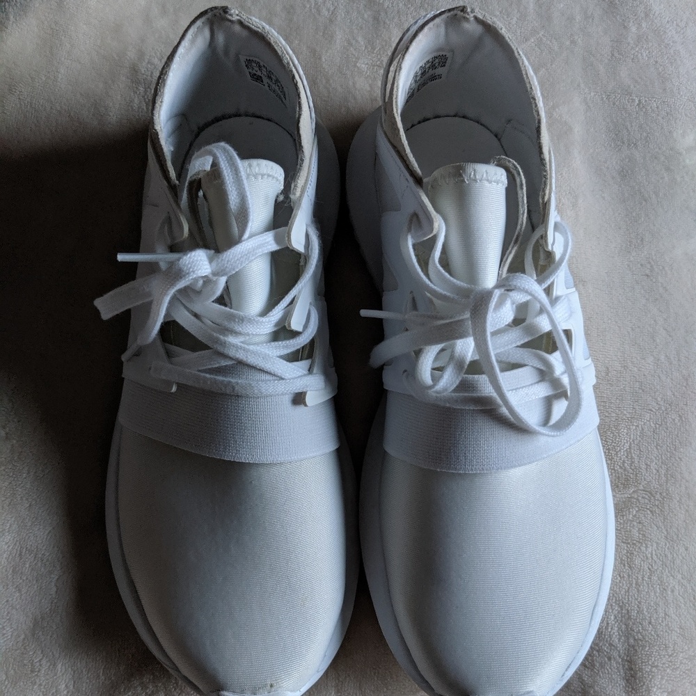 Women's Adidas tubular viral sneaker
